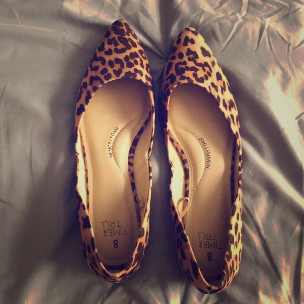Cheetah print memory foam pointed flats